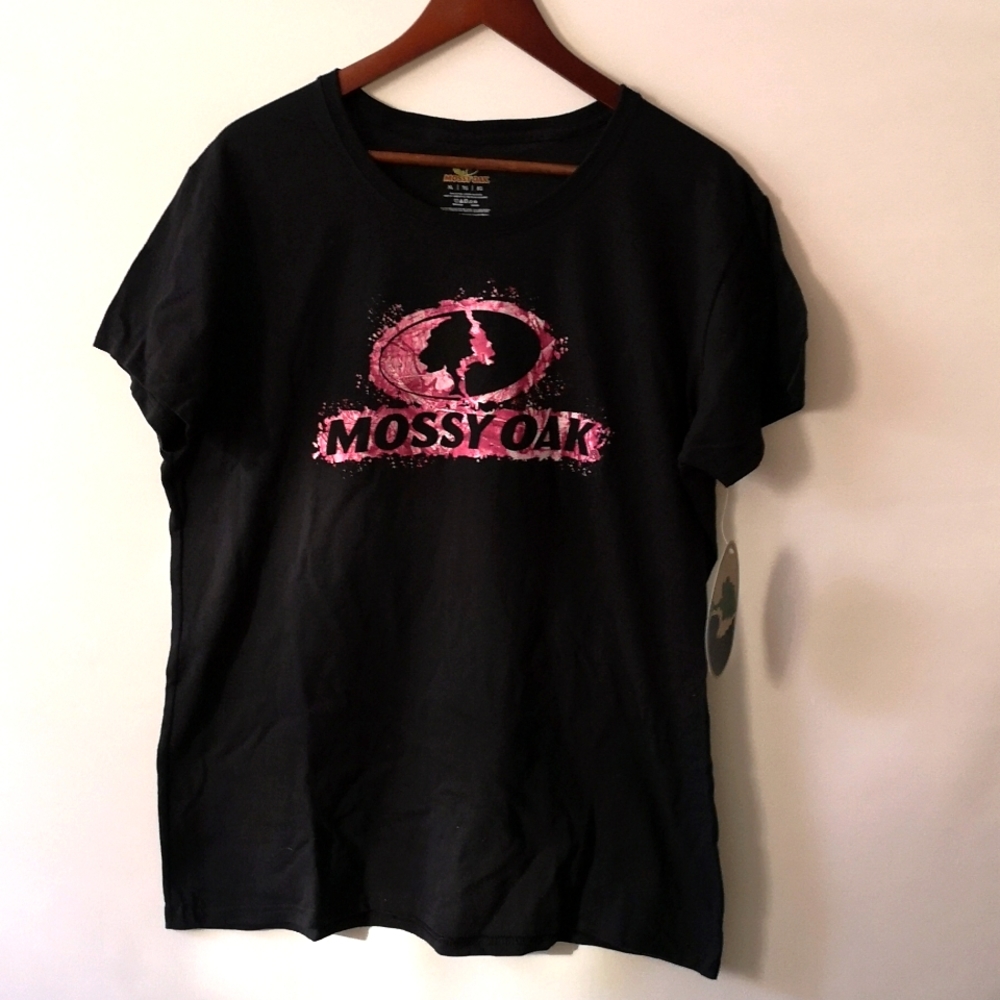 New with Tags Women's Mossy Oak Black T-shirt w Pink Camo Logo, Size XL